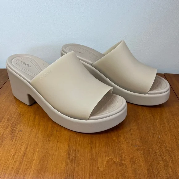 Women's Crocs Brooklyn Slide Open Toe Sandals Heel sz 9 Like New - Picture 1 of 9